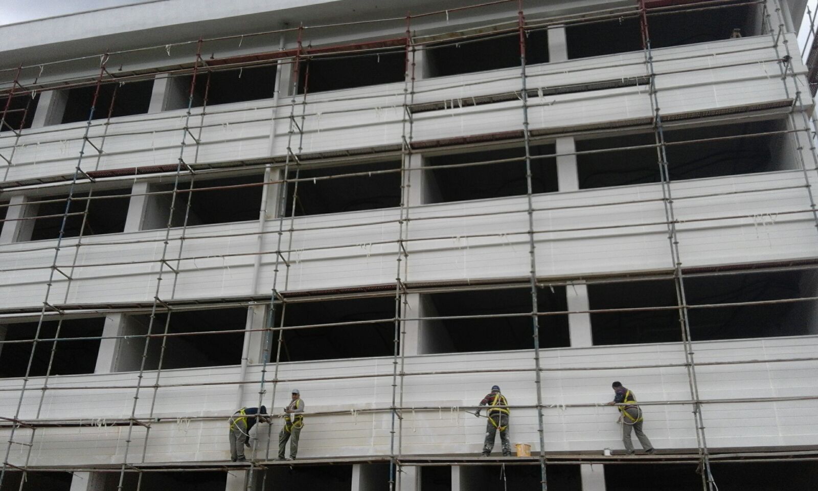 Alanya Mesleki ve Teknik Lise Binamızın Ahşap Görünümlü Öncesi Montaj Hali